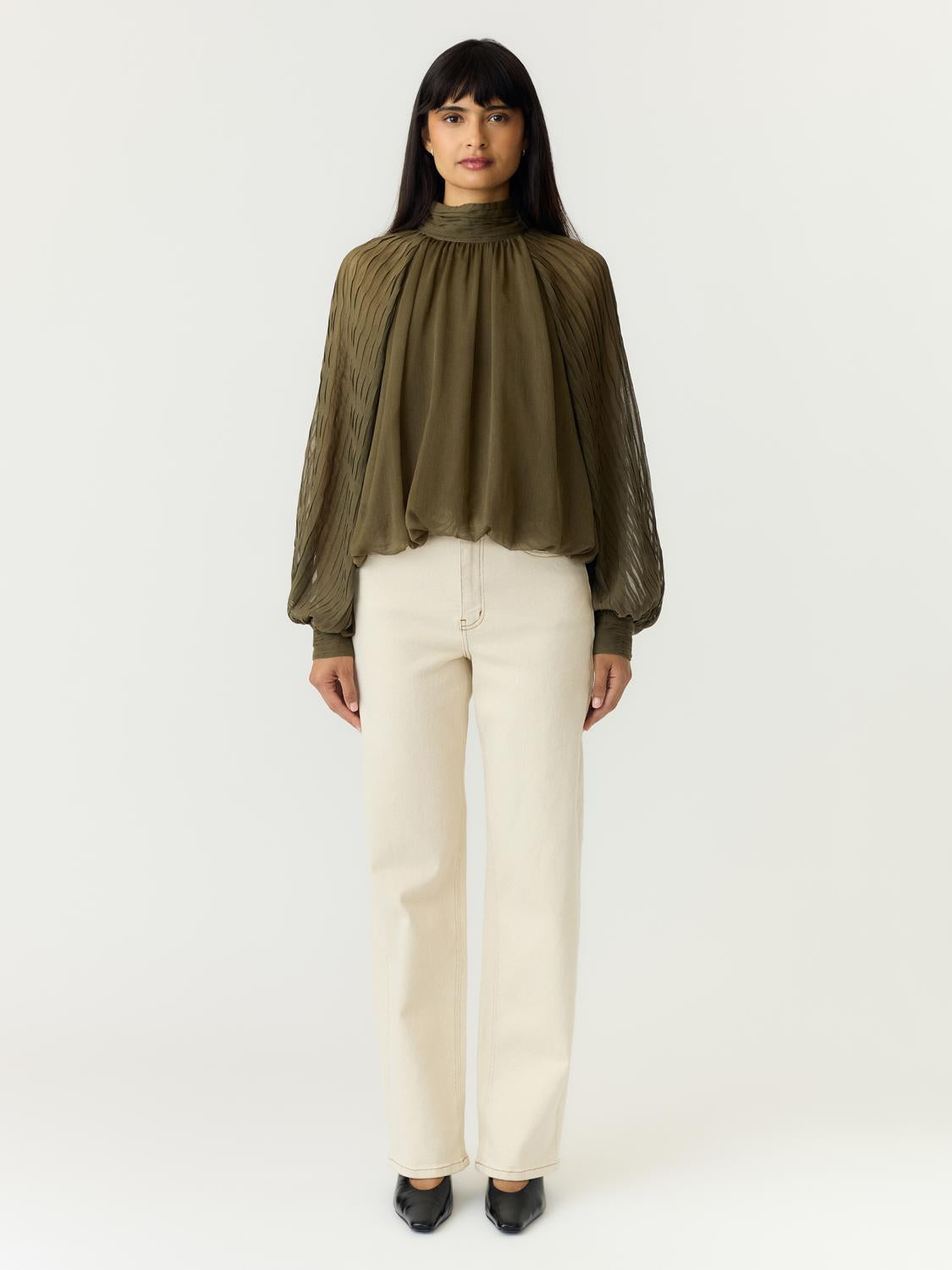 model_shot-front_full